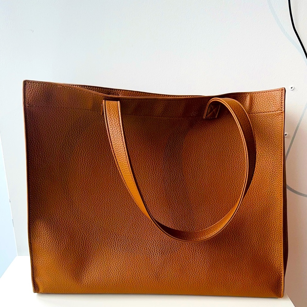 Simons Leather Tote - Picture 2 of 5